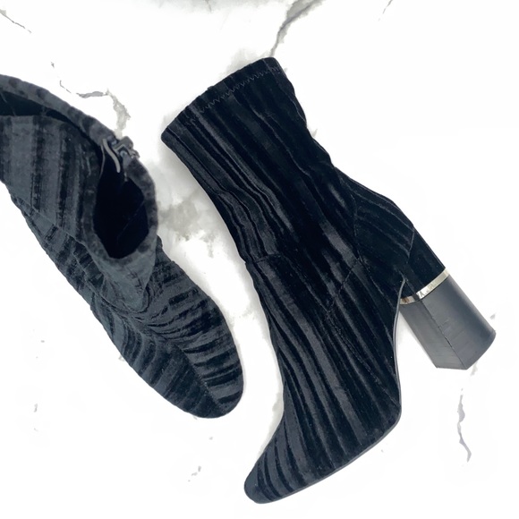 DESIGN LAB velvet striped black on black booties - Picture 2 of 4